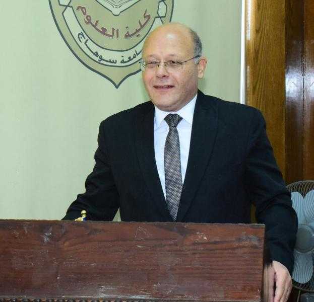 جامعة سوهاج تحصد المركز الخامس في مجالي الرياضيات والكيمياء  والسابع في مجال الهندسة الإلكترونية بتصنيف Research.com