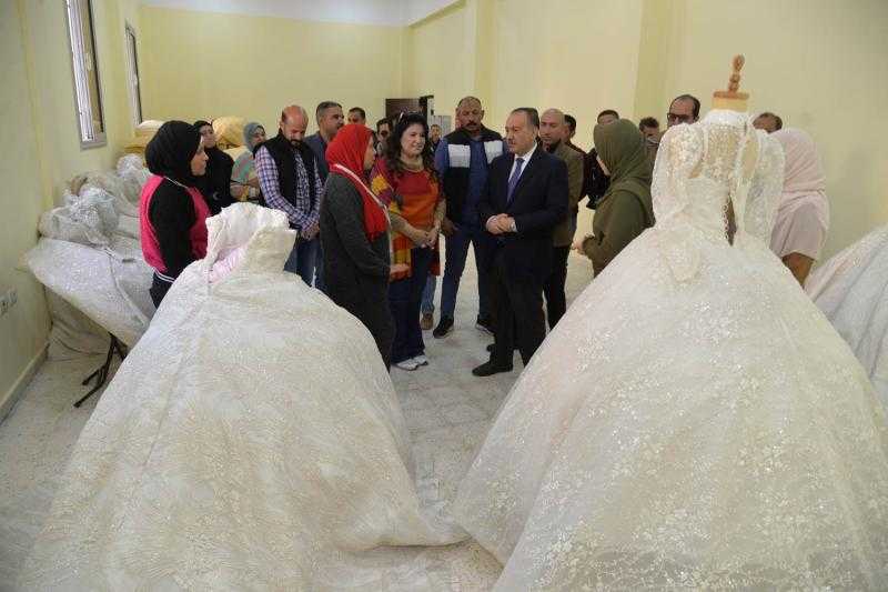 محافظ أسيوط يطلق مبادرة فرحة.. لفستان الزفاف بالمجمع الصناعي الحرفي بالشامية بساحل سليم