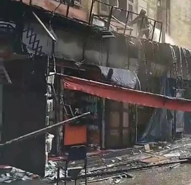 حريق يلتهم محلات تجارية في السبع بنات بالإسكندرية