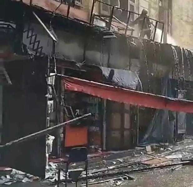 حريق يلتهم محلات تجارية في السبع بنات بالإسكندرية| صور
