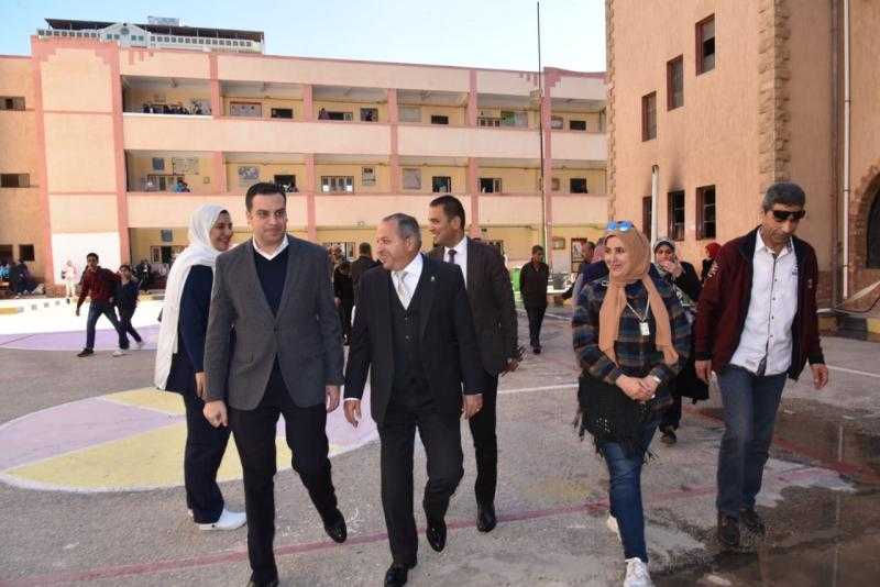 فور اندلاع حريق بجزء من مدرسة بورسعيد الثانوية بنات  محافظ بورسعيد يتوجه للمدرسة للوقوف على تداعيات الحادث والاطمئنان على الطالبات بالمدرسة