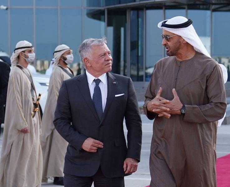 ملك الأردن ورئيس الإمارات يؤكدان أهمية تكثيف الجهود لمنع توسع الصراع بالمنطقة