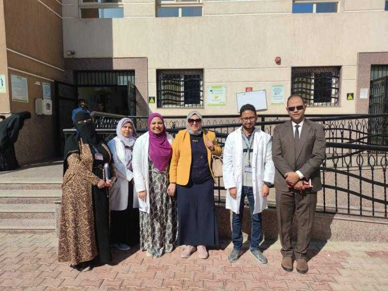 مدير فرع هيئة الاعتماد والرقابة الصحية بالأقصر تتابع انتظام تقديم الخدمات الطبية للمواطنين