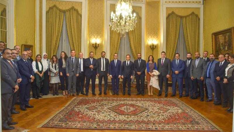 وزير الاستثمار والتجارة الخارجية يشارك في اجتماع مائدة مستديرة حول تعزيز تنافسية مصر في مجال التجارة وتعميق الاستثمارات