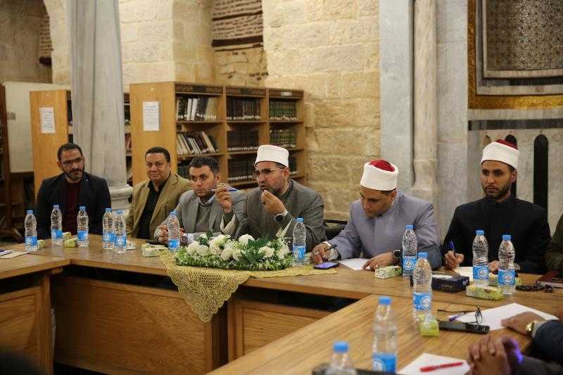 مدير الجامع الأزهر يؤكد على أهمية التعليم الوسطي خلال الاجتماع الدوري بمديري إدارات الأروقة الأزهرية بالمحافظات