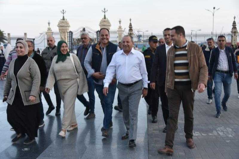 محافظ بورسعيد يتفقد ساحة مصر ويلتقي عددٱ من أبناء وزائري المحافظة
