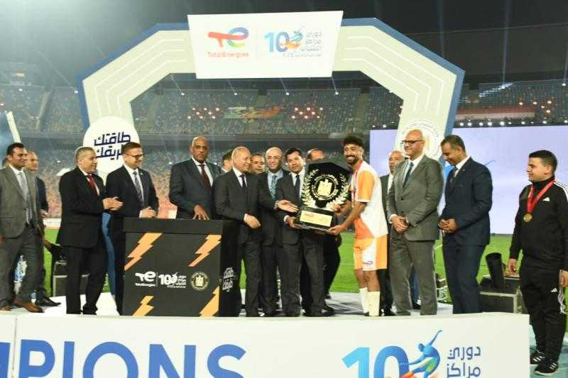 وزير الرياضة يُكرم الفائزين بالمراكز الأولى بدوري مراكز الشباب