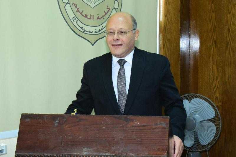 النعماني يوافق علي تكليف ١٤ معيد بكلية طب سوهاج بالأقسام المختلفة