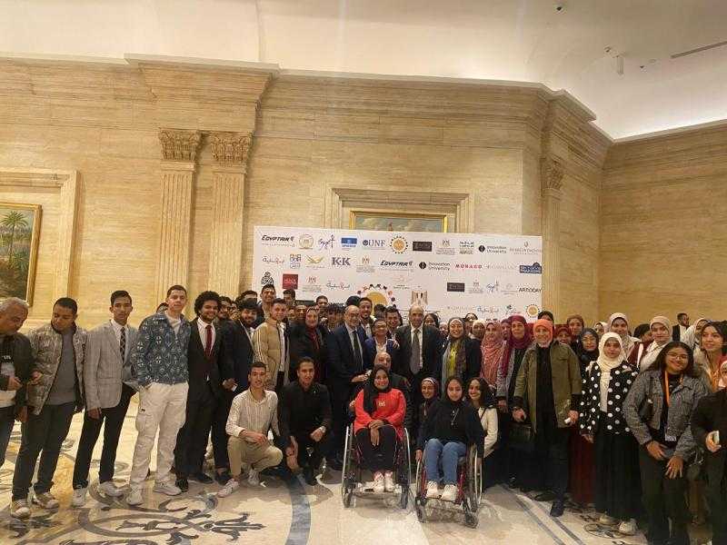 طلاب جامعة حلوان يشاركون في الحفل الفنى لمبادرة حاملي الامل العالمية بوزارة الشباب والرياضة