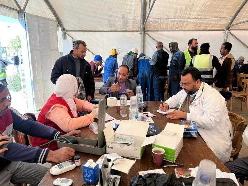 محافظ أسيوط: توقيع الكشف الطبي على 75 عامل ضمن مبادرة الكشف المبكر عن الأمراض المزمنة للعمالة غير المنتظمة