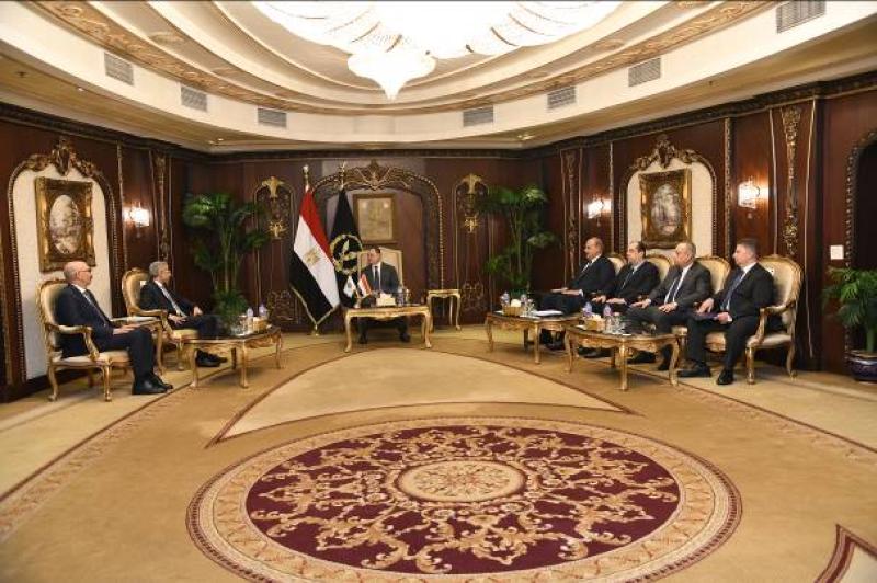وزير الداخلية يستقبل أمين مجلس وزراء الداخلية العرب 