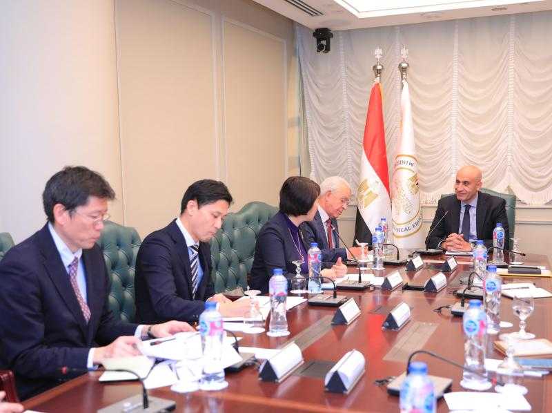 وزير التربية والتعليم يبحث مع نائب رئيس الوكالة اليابانية للتعاون الدولي ”جايكا” سبل دعم خطة التوسع في المدارس المصرية اليابانية