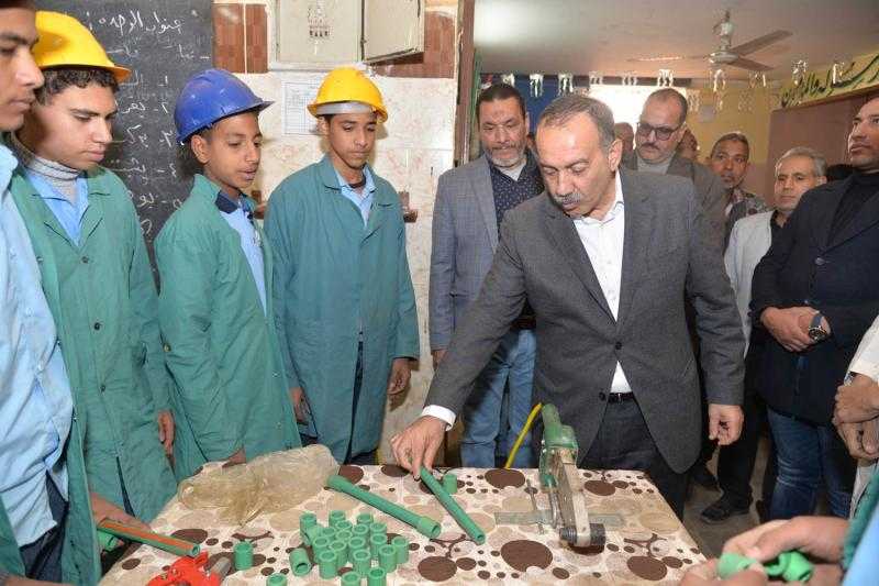 محافظ أسيوط يتفقد ورش مدرسة الثانوية الميكانيكية لمتابعة سير العملية التعليمية والتدريب على الأعمال الحرفية