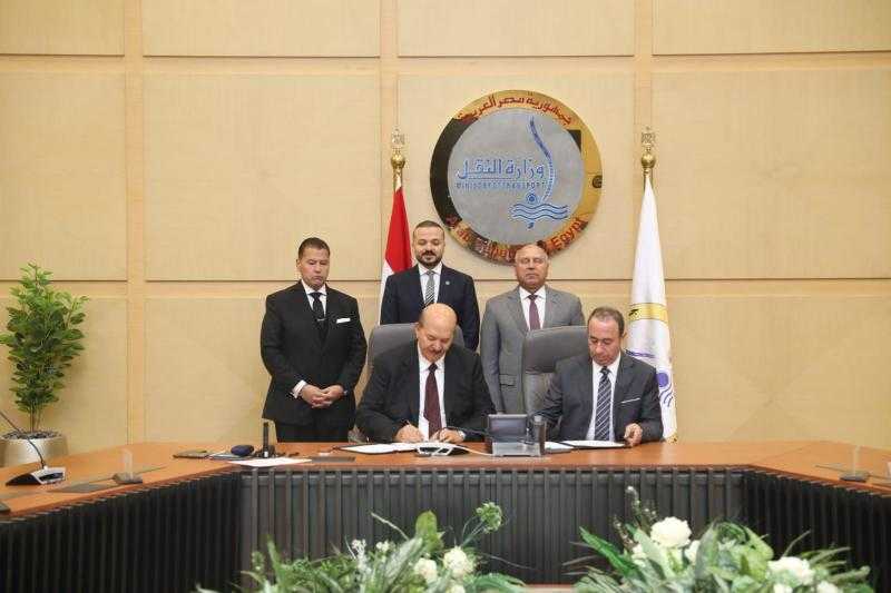 وزير الصناعة والنقل يشهد توقيع عقد إتفاق مؤسسون لانشاء أول مشروع من نوعه في مصر لتخريد السفن بميناء دمياط