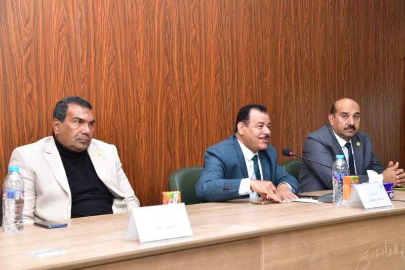 رئيس جامعة الوادي الجديد يجتمع بمجلس اتحاد الطلاب بتشكيله الجديد