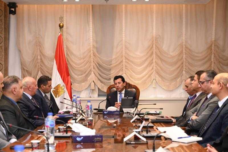 وزير الرياضة يبحث مجموعة من ملفات ومستهدفات المصارعة مع مجلس إدارة الاتحاد بتشكيله الجديد