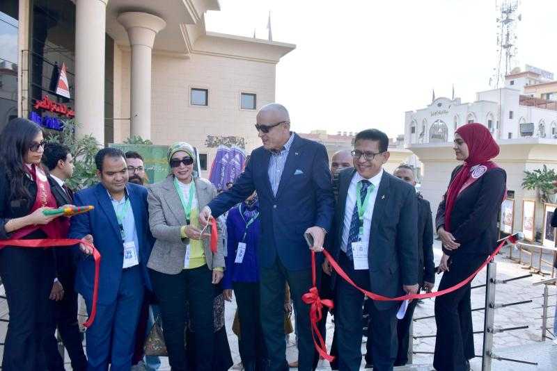 محافظ الأقصر يفتتح معرض الحرف اليدوية والتراثية بمكتبة مصر العامة