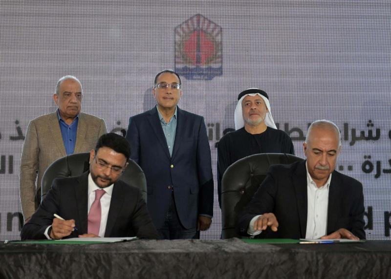 خلال التوقيع