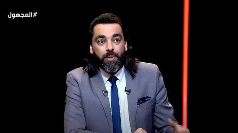 لونها أحمر وغير مخيفة.. محمود صلاح يفسر ما يظهر في سماء مصر وليبيا