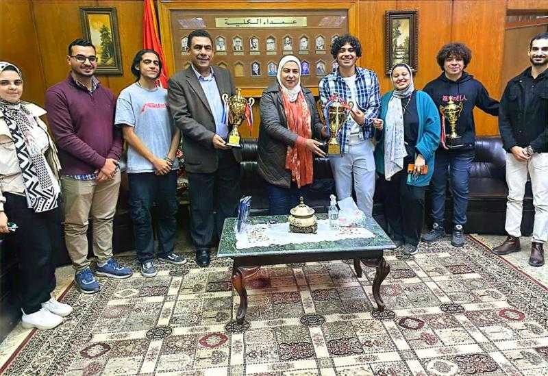 طلاب كلية الألسن بجامعة عين شمس يحصدون المراكز الأولى في مسابقة إلقاء الشعر الصيني التي نظمها معهد كونفوشيوس بجامعة القاهرة بمشاركة 17 جامعة مصرية