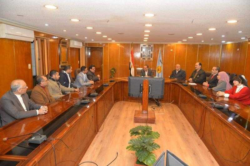 محافظ أسيوط يلتقي وفد أمانة ذوي الاحتياجات الخاصة ببيت العائلة المصرية بالمحافظة