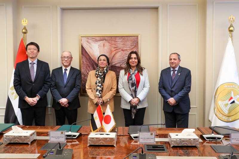 وزيرتا البيئة والتنمية المحلية ومحافظ بورسعيد يوقعون مع هيئة التعاون اليابانية وثيقة مشروع مبادرة بورسعيد لتحسين كفاءة إدارة المخلفات البلاستيكية