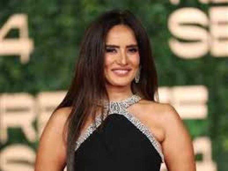 زينة تكشف أسرار حياتها الشخصية مع أنس بوخش