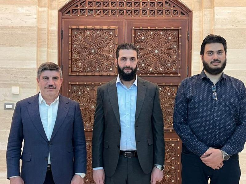 محمود فتحي برفقة الجولاني