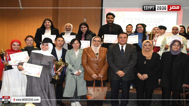 طلاب جامعة عين شمس