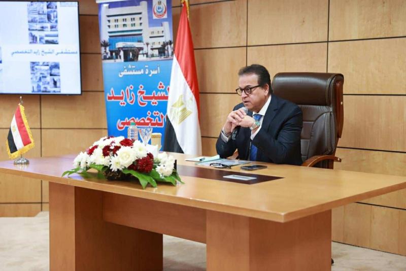 وزير الصحة يوجه بتسهيل الخدمات الطبية للمواطنين وتقليل مدة الانتظار وزيادة الأسرة لاستيعاب المترددين