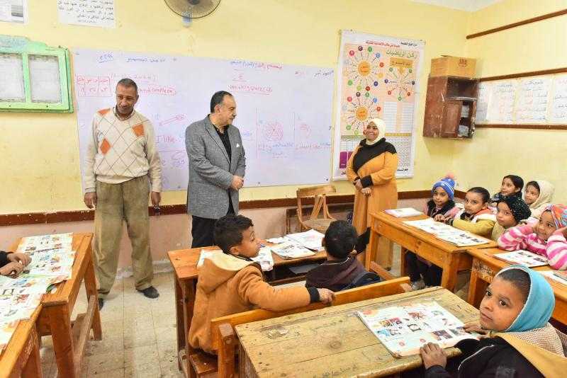 محافظ أسيوط يتفقد مدرسة بنى طالب الإبتدائية المشتركة بمركز الفتح لمتابعة سير العملية التعليمية