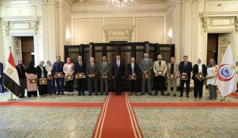 وزير الصحة يكرم الفريق الطبي بمستشفى القناطر الخيرية العام بعد حصوله على اعتماد الهيئة العامة للاعتماد والرقابة الصحية