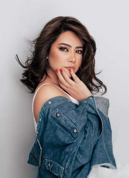 شيرين عبدالوهاب تواصل مسيرتها نحو العالمية