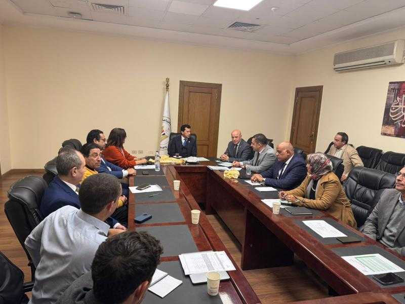 وزير الشباب والرياضة يناقش مستجدات أعمال اللجنة العليا لماراثون زايد الخيري ويراجع كافة الإجراءات الاحترازية للتأمين الطبي للمشاركين