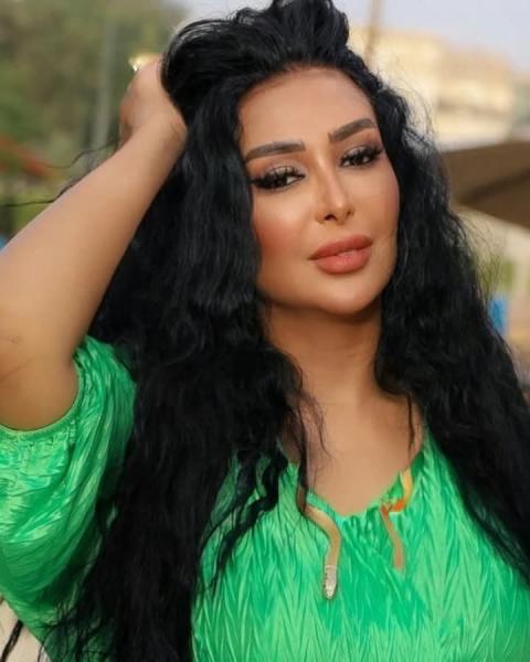 شاهيناز