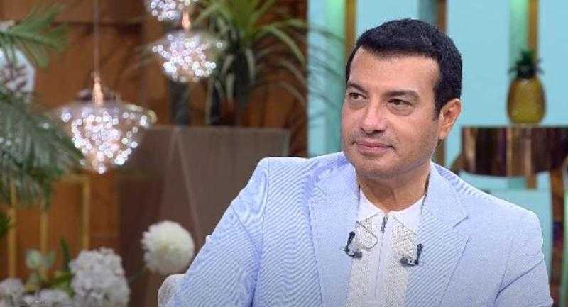رحلة إيهاب توفيق من احتراف الغناء إلى الدكتوراه
