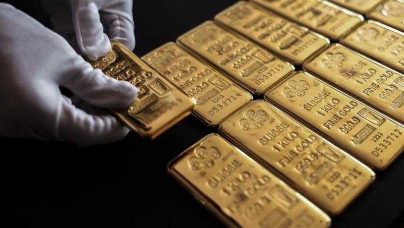 سعر أونصة الذهب بالدولار: تحليل السوق العالمي وتوقعات المستقبل