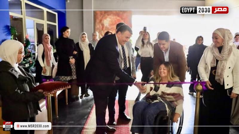 إيمان كريم تفتتح معرض انامل بصيرة