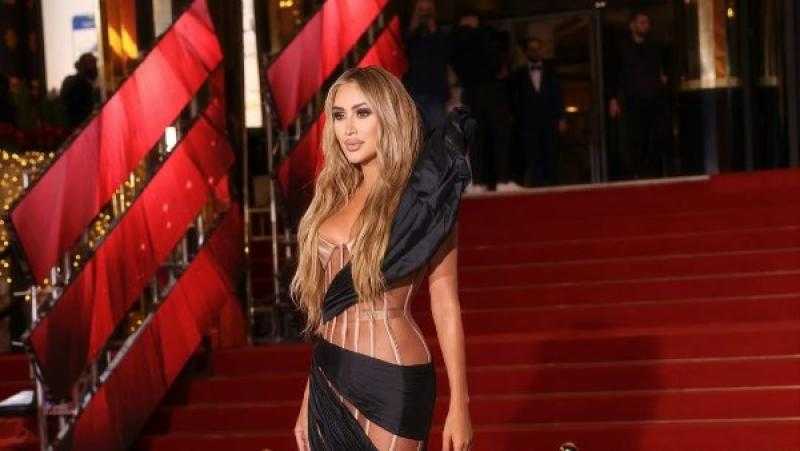 مايا دياب تخطف الأنظار بفستان أسود