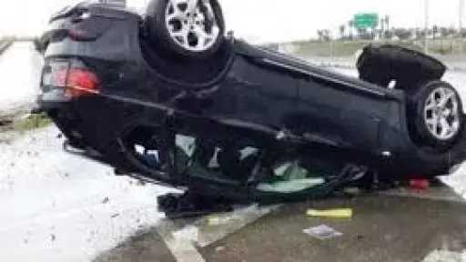 انقلاب سيارة ملاكي في أسيوط ينهي حياة سائق ويصيب اثنين