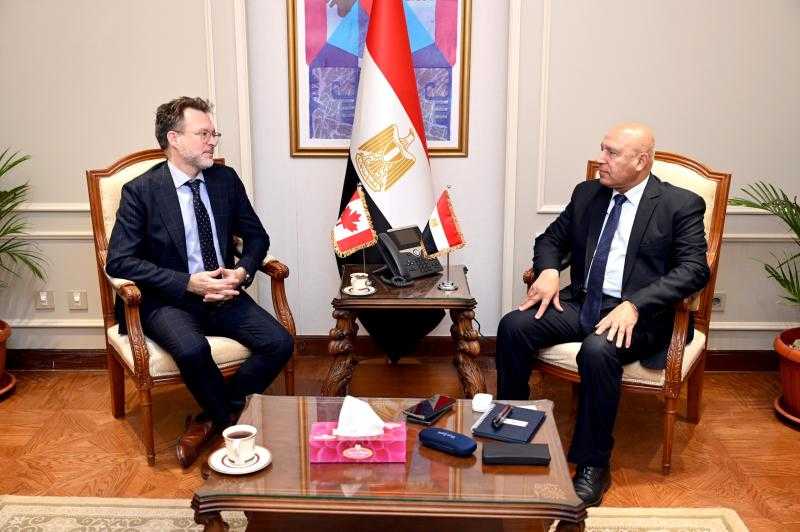 وزير الصناعة والنقل يلتقي السفير الكندي بالقاهرة لبحث التعاون مع الشركات الكندية في مجال صناعة السيارات والصناعات المغذية لها