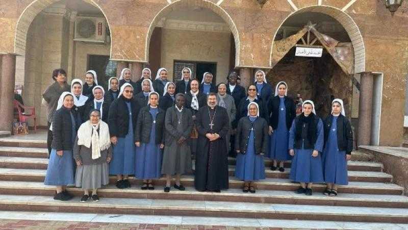 الأنبا توما حبيب يلتقي الأخوات الراهبات بالإيبارشية