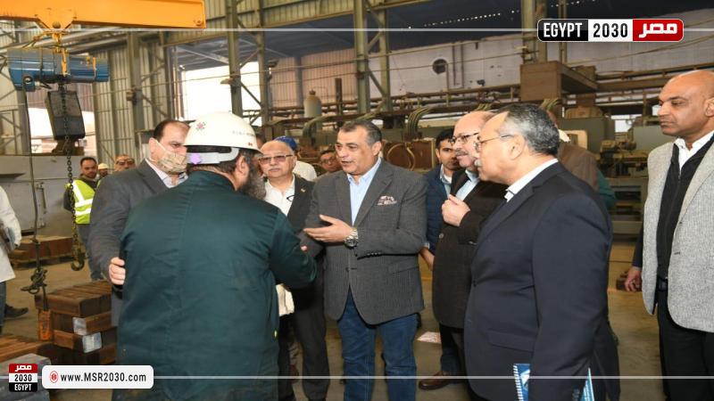 وزير الدولة للإنتاج الحربى يتفقد خطوط الانتاج ومراحل التصنيع بشركة حلوان للصناعات الهندسية