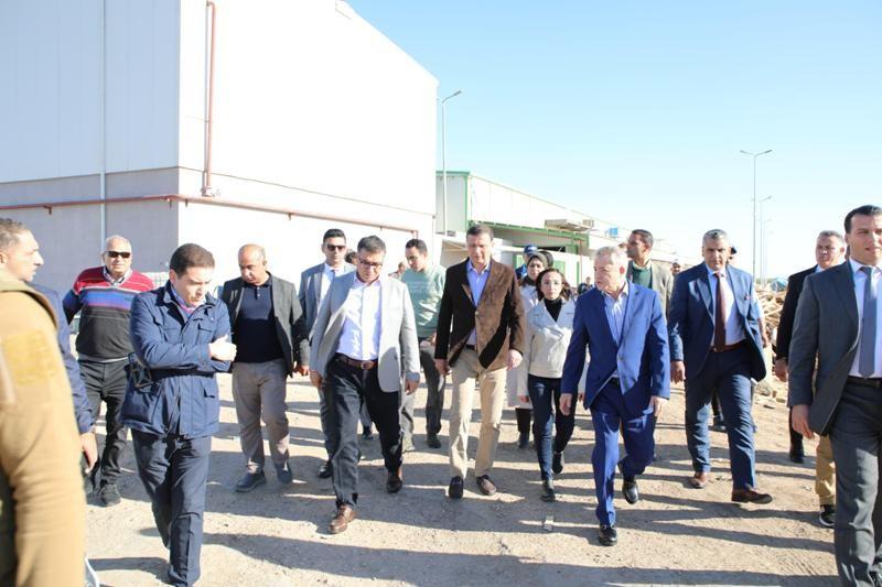 وزيرا الزراعة في مصر والأردن ومحافظ البحيرة يتفقدون إحدى محطات ومزارع تصدير الموالح بالنوبارية