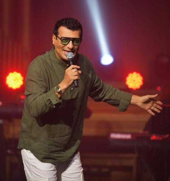إيهاب توفيق يحتفل بالكريسماس ضيفًا على الراديو 9090