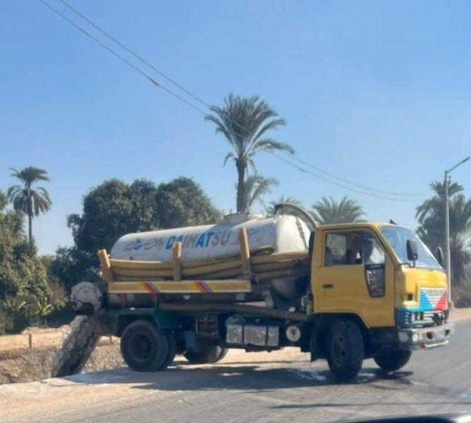 محافظ أسيوط: ضبط سيارة كسح تلقي مخلفات الصرف الصحي بترعة بني فيز مركز صدفا