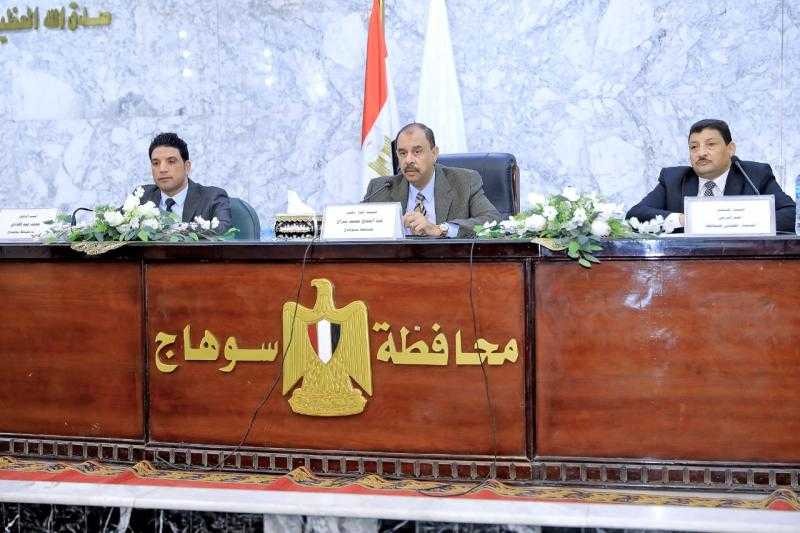 محافظ سوهاج يلتقي أعضاء القسم القضائي ومديري إدارات الشئون القانونية بالوحدات المحلية ومديريات الخدمات