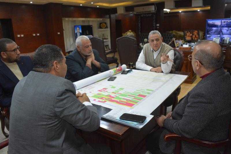 محافظ الغربية يناقش تطورات توقيع الأحوزة العمرانية