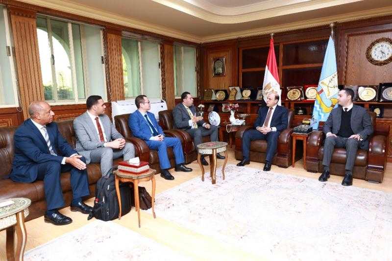 محافظ كفرالشيخ يناقش خطة التطوير المؤسسي مع وفد وزارة الاتصالات والجانب الصيني