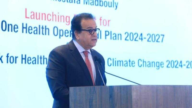 إصابة عامل بمصعد بديوان الصحة.. والوزير يوجه بفتح تحقيق وصرف مبلغ مالي